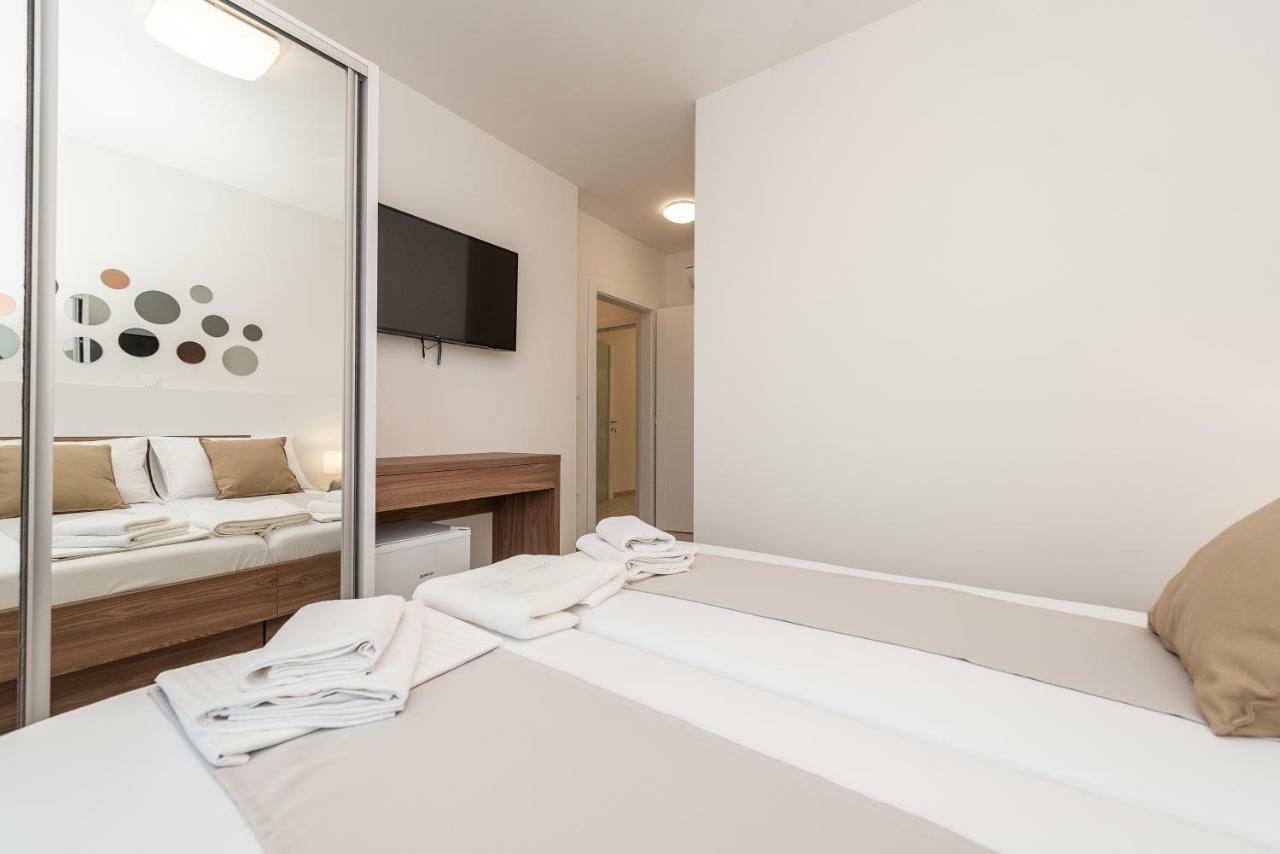 Apartments & Rooms Pool Villas Maris 노바야 외부 사진