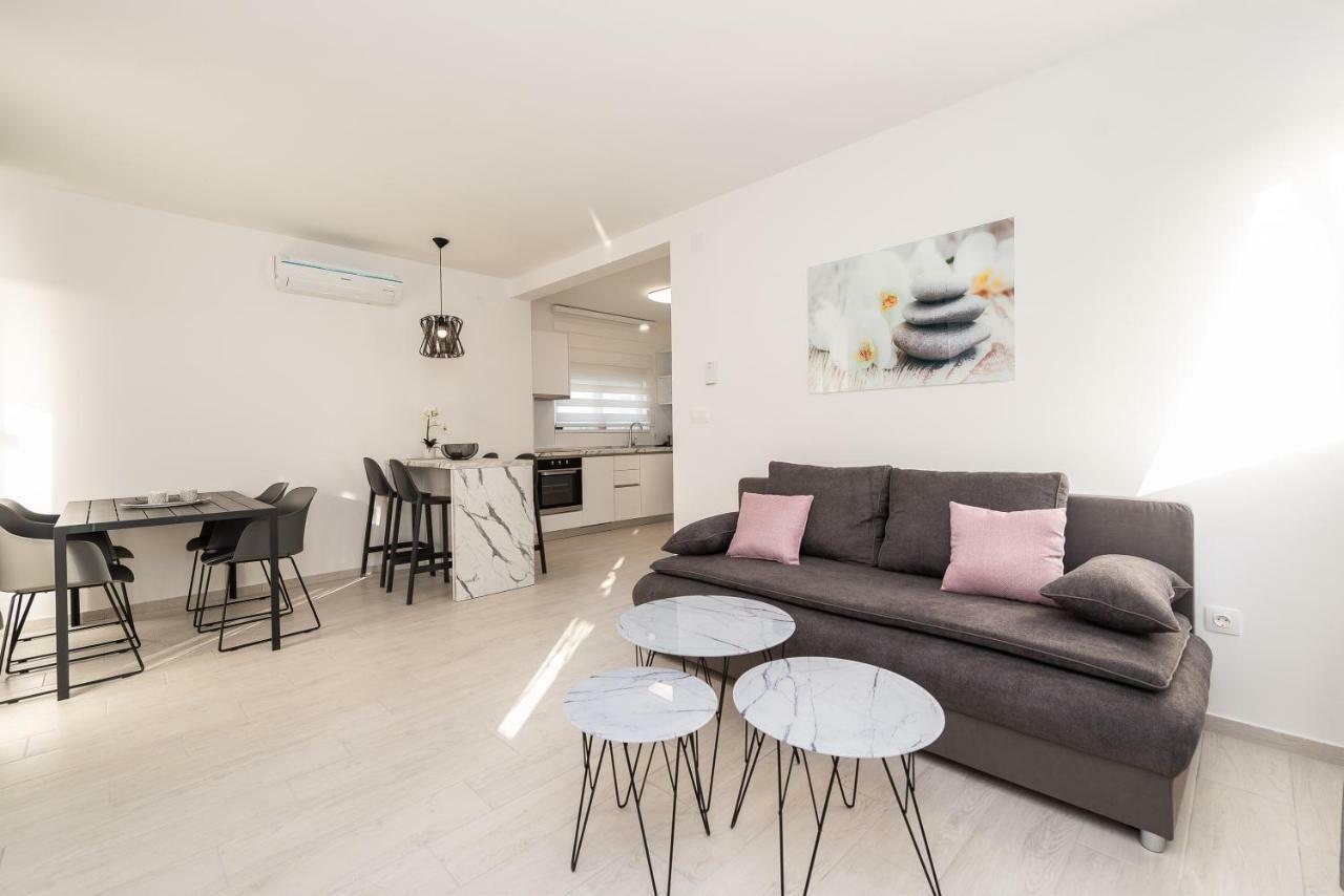 Apartments & Rooms Pool Villas Maris 노바야 외부 사진