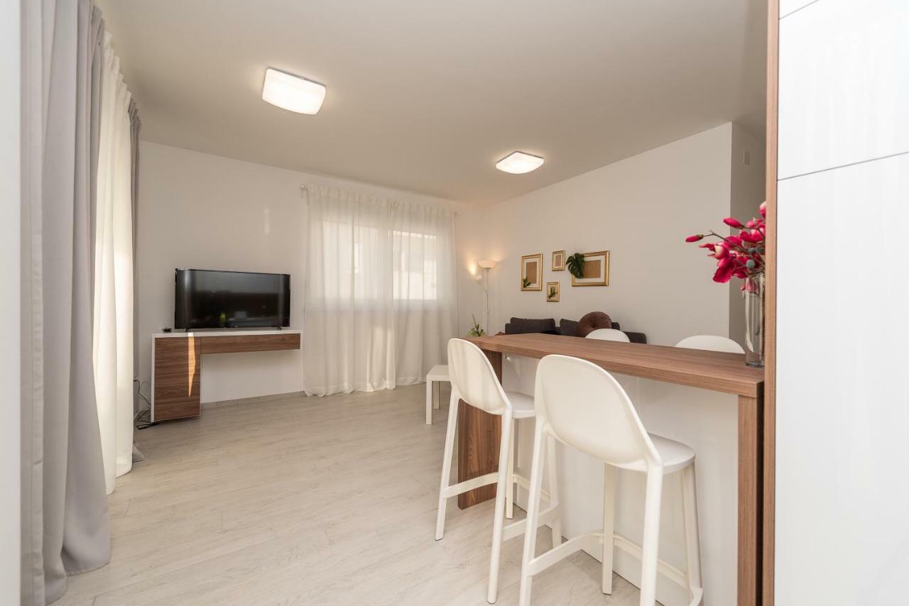 Apartments & Rooms Pool Villas Maris 노바야 외부 사진